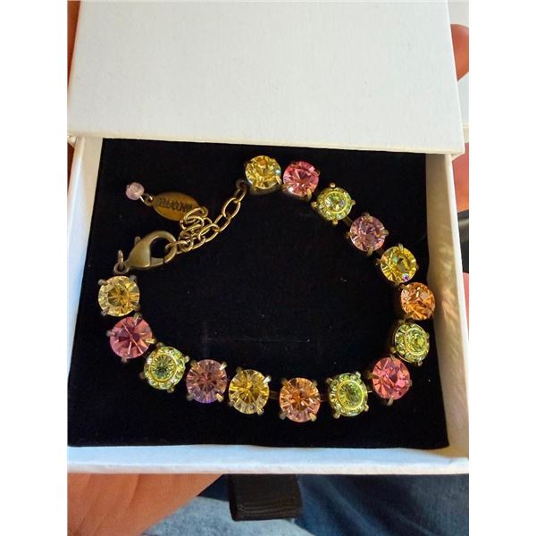 WOMANS DECORATIVE COLOURED STONE BRACELET