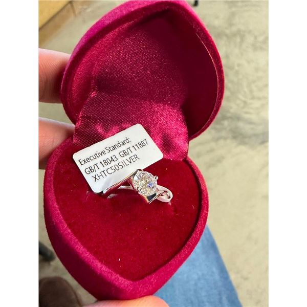925 STERLING SILVER MOISSANITE WOMENS RING - APPROX. SIZE 6.5