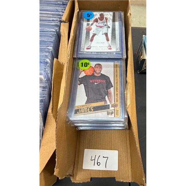 LOT OF ASSORTED COLLECTIBLE BASKETBALL CARDS