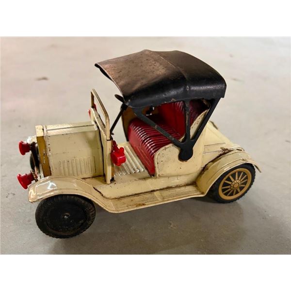 COLLECTIBLE DISPLAY CAR