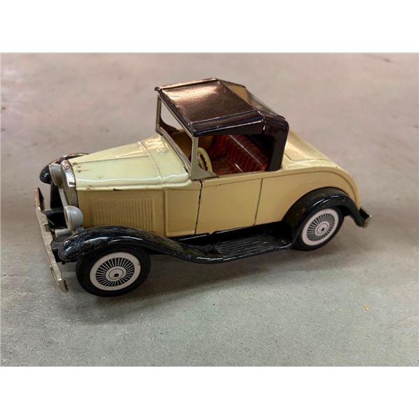 COLLECTIBLE DISPLAY CAR