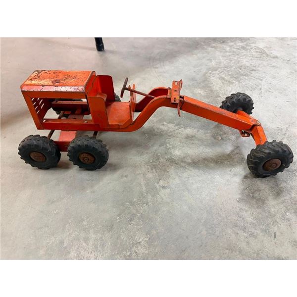 COLLECTIBLE OPEN STATION ROAD GRADER