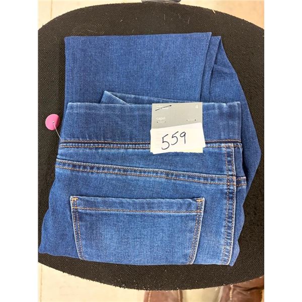 LADIES SIZE 4 STRETCH BAND CAPRIS PANTS