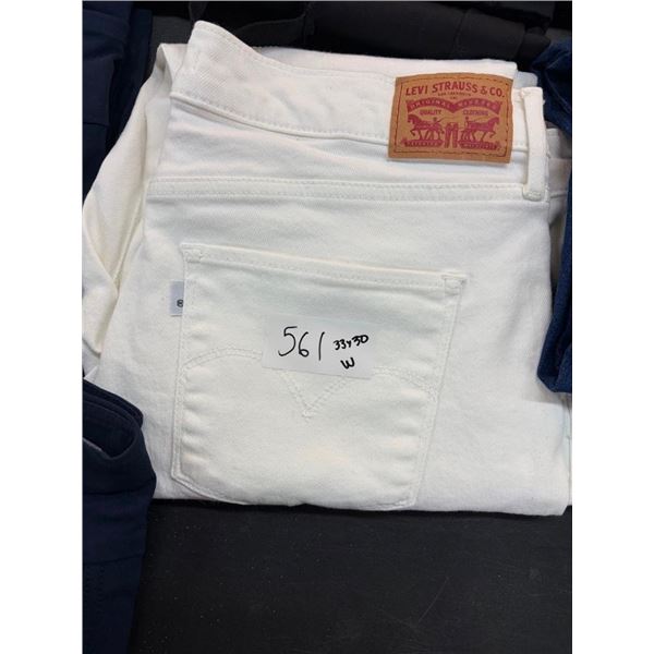 PAIR OF WOMENS SIZE 33X30 LEVI WHITE JEANS