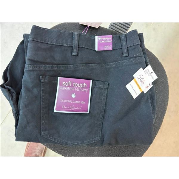 PAIR OF WOMENS SIZE 24 BLACK JEANS
