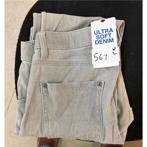 PAIR OF WOMENS SIZE LARGE GRAY JEANS