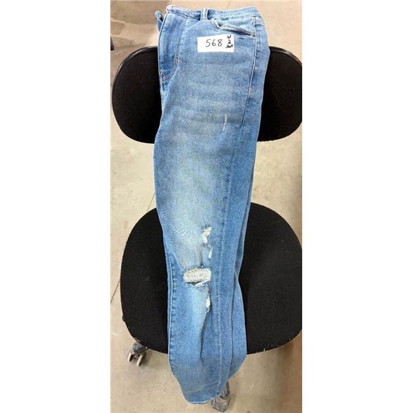 PAIR OF WOMENS SIZE 2 AMERICAN EAGLE JEANS - USED ONCE