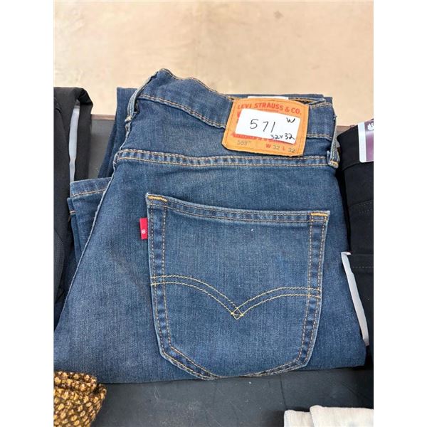 PAIR OF SIZE 32X32 LEVI JEANS