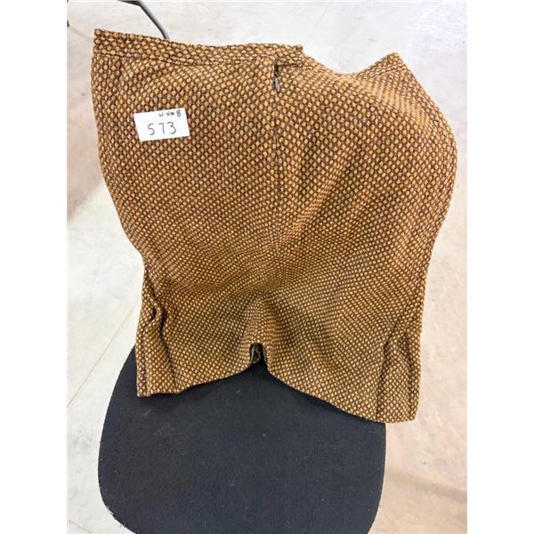 WOMENS SIZE 8 KNITTED SKIRT