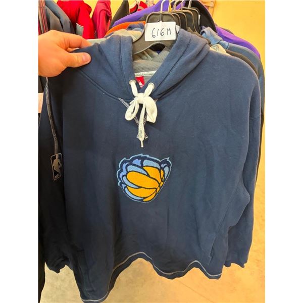 SIZE MEDIUM SPORTS TEAM SWEATER