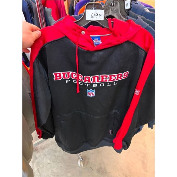 SIZE MEDIUM SPORTS TEAM SWEATER