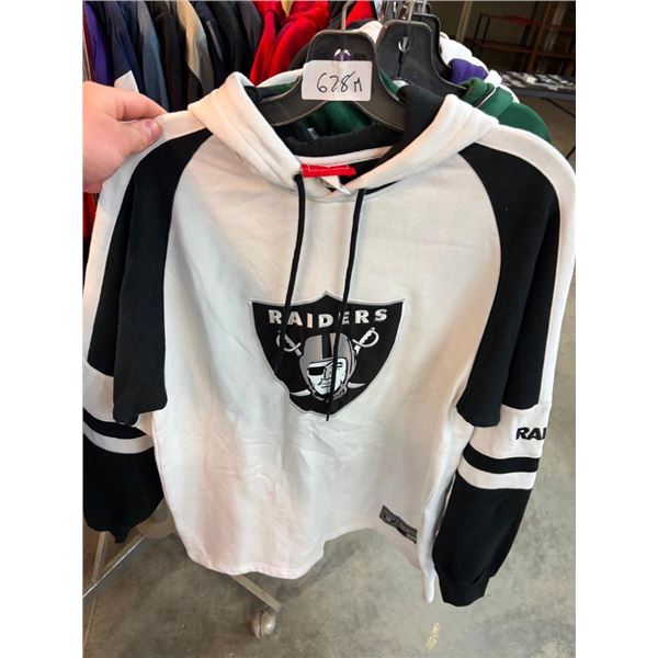 SIZE MEDIUM SPORTS TEAM SWEATER