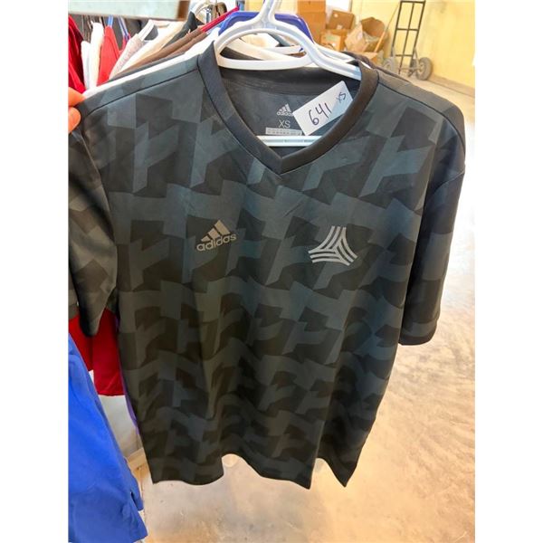 SIZE EXTRA SMALL ADIDAS T-SHIRT