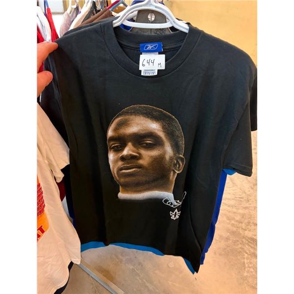 SIZE MEDIUM SPORTS TEAM T-SHIRT
