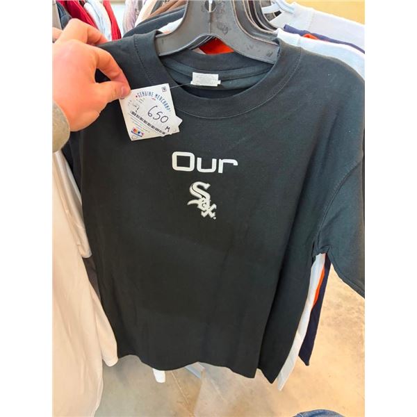 SIZE MEDIUM SPORTS TEAM T-SHIRT