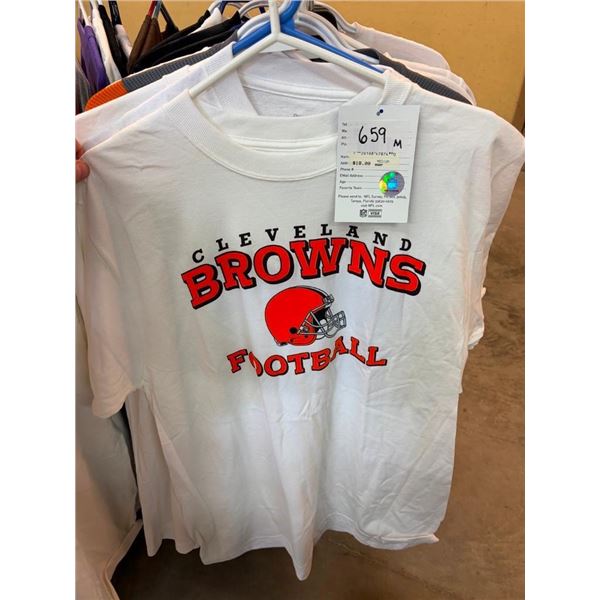 SIZE MEDIUM SPORTS TEAM T-SHIRTS