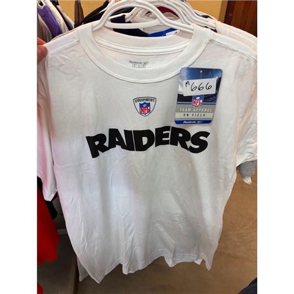 SIZE MEDIUM SPORTS TEAM T-SHIRTS