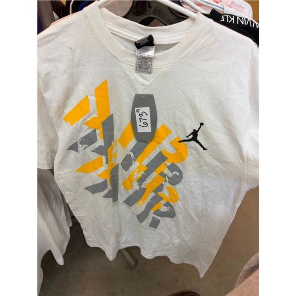 SIZE MEDIUM MICHAEL JORDAN T-SHIRT