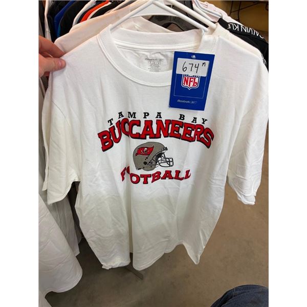 SIZE MEDIUM SPORTS TEAM T-SHIRT