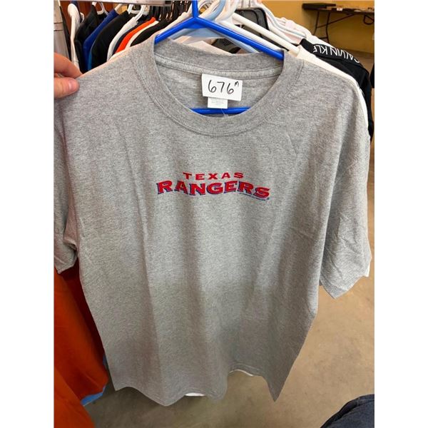 SIZE MEDIUM SPORTS TEAM T-SHIRT
