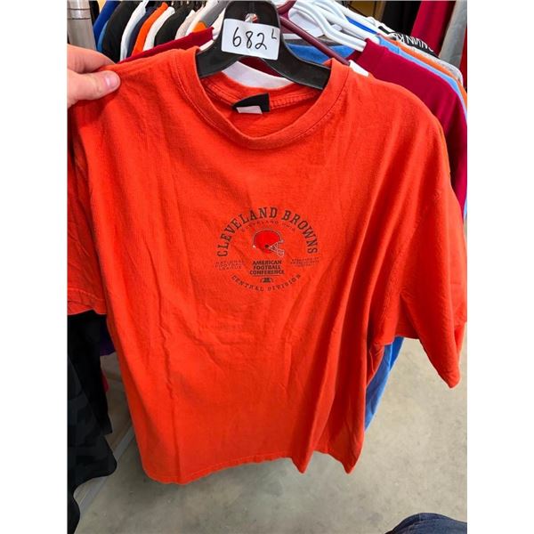 SIZE LARGE CLEVELAND BROWNS T-SHIRT