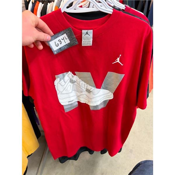 SIZE LARGE MICHAEL JORDAN T-SHIRT