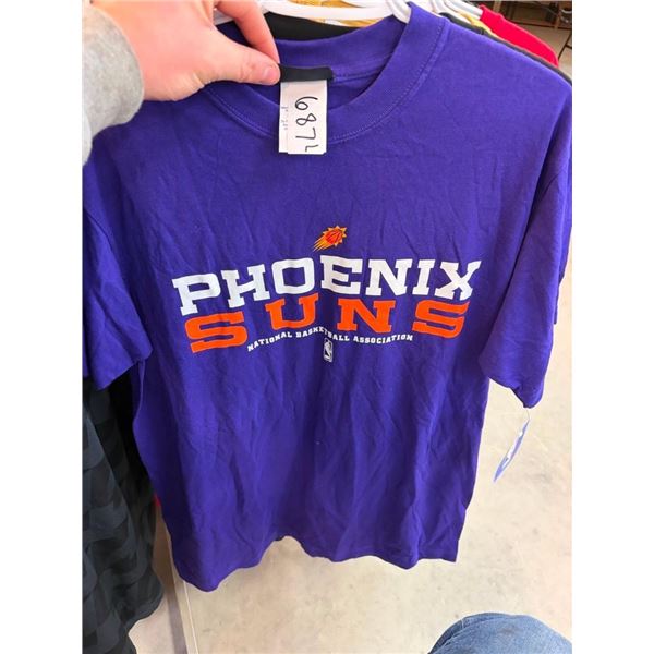 SIZE LARGE SPORTS TEAM T-SHIRT