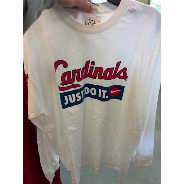 SIZE LARGE SPORTS TEAM T-SHIRT