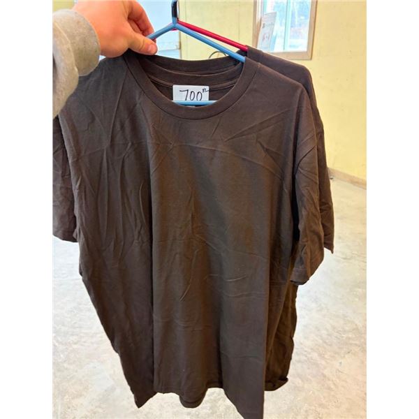 2 OF SIZE XL BROWN T-SHIRTS