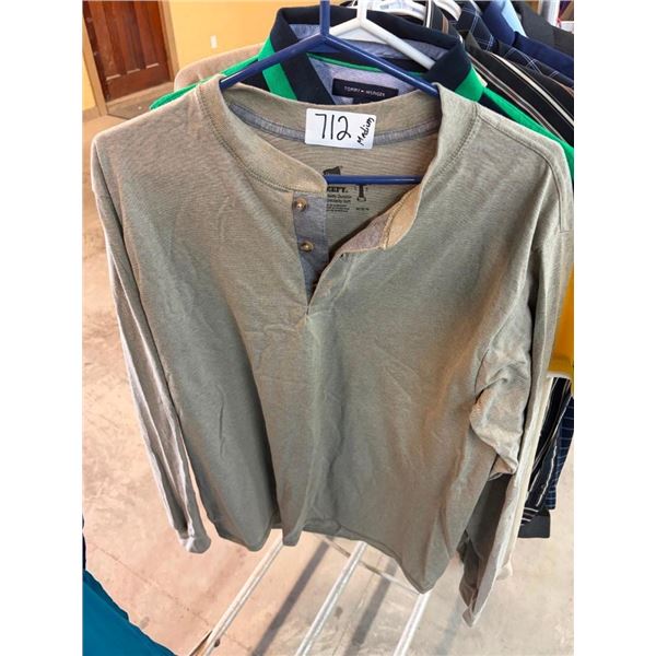 SIZE MEDIUM LONG SLEEVE QUARTER BUTTON SHIRT