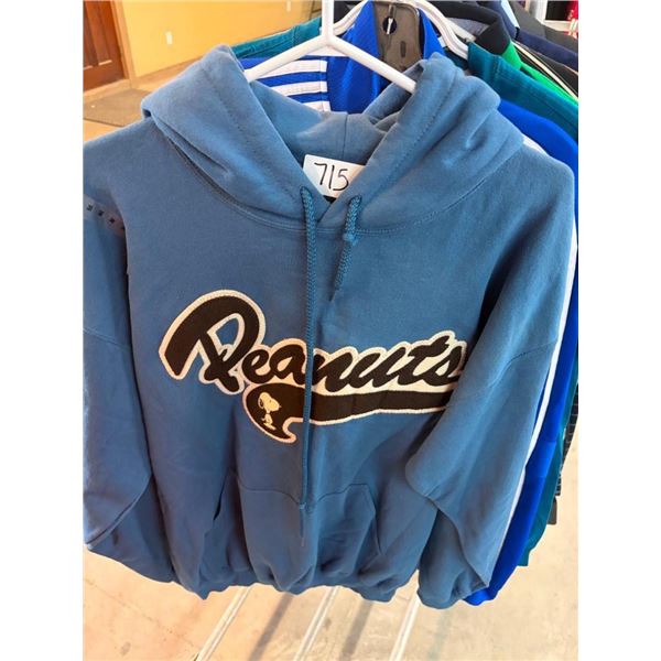 SIZE LARGE PEANUTS SWEATER
