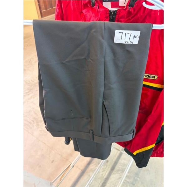 MENS SIZE 33X34 DRESS PANTS