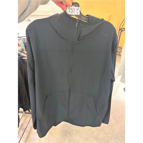 SIZE LARGE WOMENS ADIDAS LIGHT WINDBREAKER
