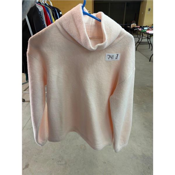 SIZE EXTRA SMALL WOMENS TURTLE NECK SWEATER