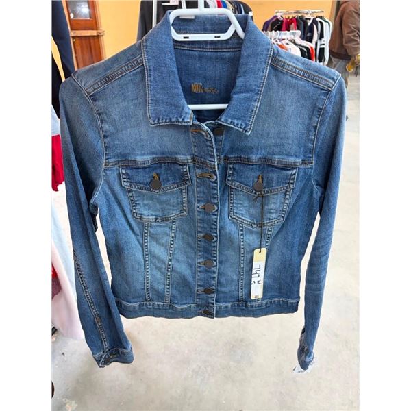 WOMENS SIZE SMALL JEAN JACKET