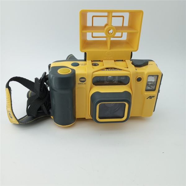 Minolta Weathermatic Dual 35  with Weathermatic Sports Finder