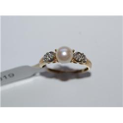 10k Yellow Gold Diamond & Pearl Ring