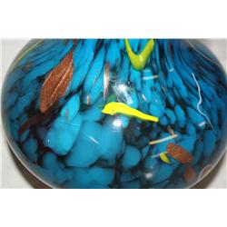 2 vases 1 Blue & 1 Red