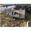 Image 4 : Orange Hyd. Brake trailer axle, black hopper, running boards, heater