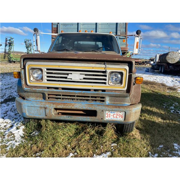 Approx. 1974 C65 Chevy, 5&2 spd, showing 10924, needs engine work & intake gaskets, approx. 18 ft. b