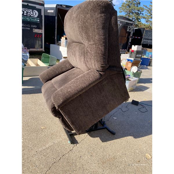 POWER LIFT RECLINER CHAIR - WORKS!