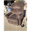 Image 2 : POWER LIFT RECLINER CHAIR - WORKS!