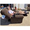 Image 8 : POWER LIFT RECLINER CHAIR - WORKS!