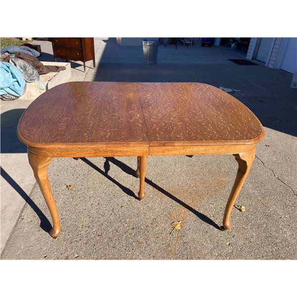 GORGEOUS ANTIQUE QUARTER-SAWN TIGER OAK EXTENSION DINING TABLE