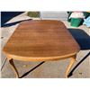 Image 2 : GORGEOUS ANTIQUE QUARTER-SAWN TIGER OAK EXTENSION DINING TABLE