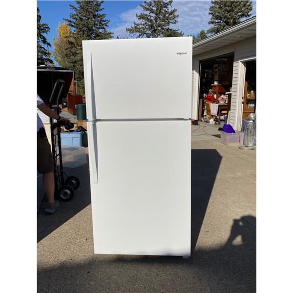 WHIRLPOOL TOP-FREEZER FREESTANDING REFRIGERATOR - WORKS!
