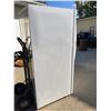 Image 8 : WHIRLPOOL TOP-FREEZER FREESTANDING REFRIGERATOR - WORKS!