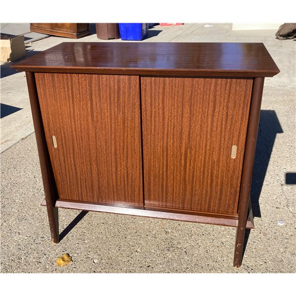 VINTAGE MID-CENTURY MODERN WOODEN CABINET