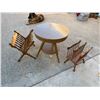 Image 5 : VINTAGE ROUND ACCENT TABLE AND TWO VINTAGE MAGAZINE RACKS