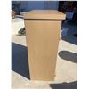 Image 4 : MID-CENTURY MODERN BLONDE VERTICAL HIGHBOY